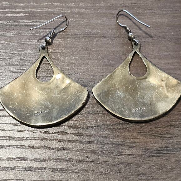 Vintage Alpaca Silver & Mother of Pearl Flower Dangle Earrings - Picture 2 of 6